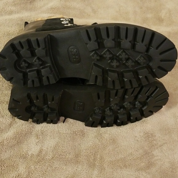 boots - Picture 2 of 2